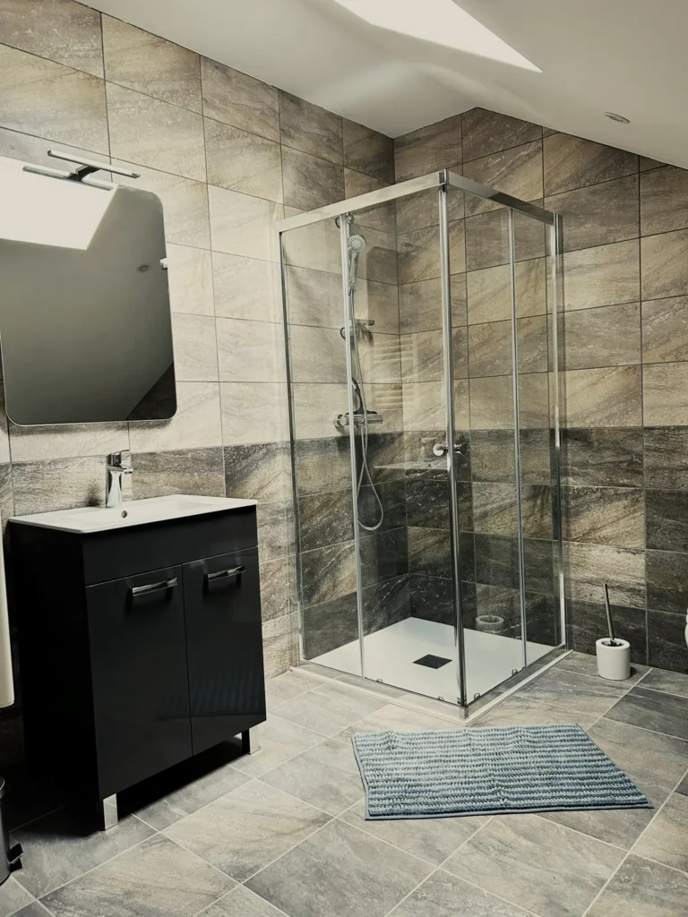 Gîte 3 chambres en Aveyron | La Barbaresque à Nant 16 SalleBain3SmallWEBP
